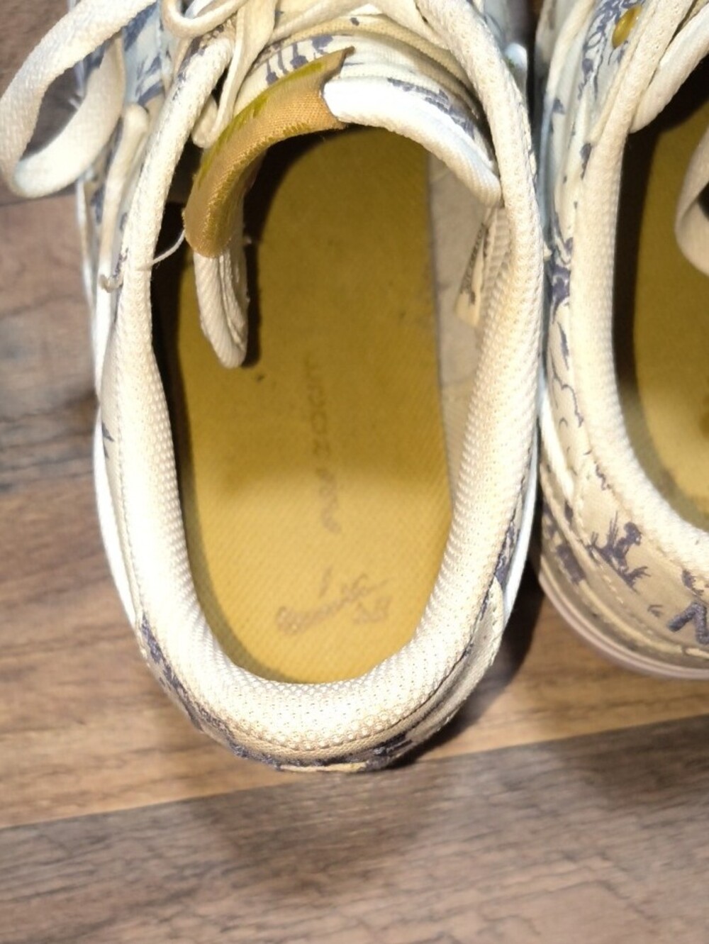Nike Cream Toile-Print Low Top Sneakers with Navy Accents - Picture 4 of 6